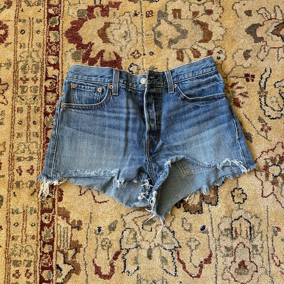 Levi’s Cutoff Shorts - Picture 1 of 6